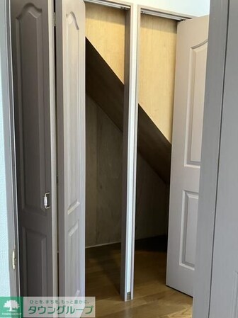 陽光の射す賃貸戸建ての物件内観写真